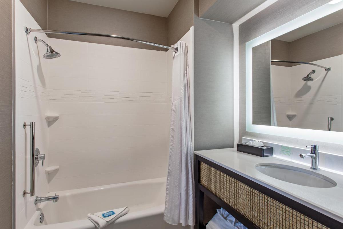 Holiday Inn Express & Suites Anaheim Resort Area an IHG Hotel - image 6