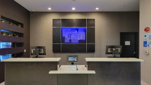 Holiday Inn Express & Suites Anaheim Resort Area an IHG Hotel - image 7