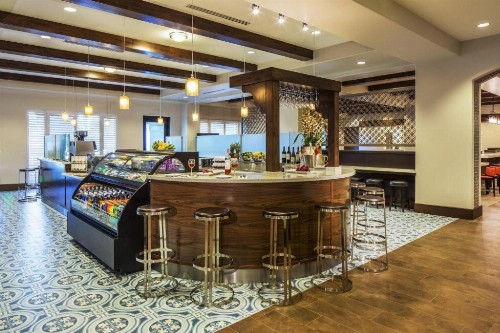 Courtyard by Marriott Anaheim Theme Park Entrance - image 9