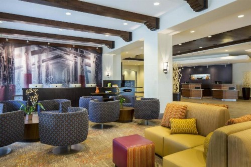 Courtyard by Marriott Anaheim Theme Park Entrance - image 11