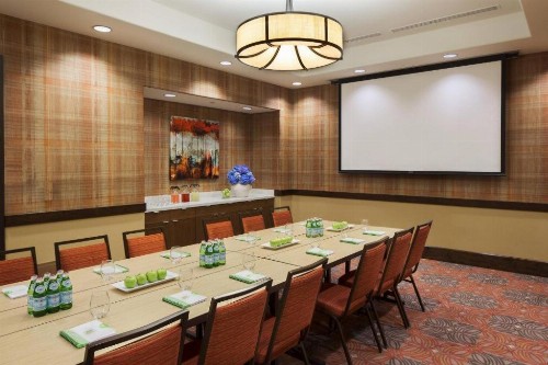 Courtyard by Marriott Anaheim Theme Park Entrance - image 17