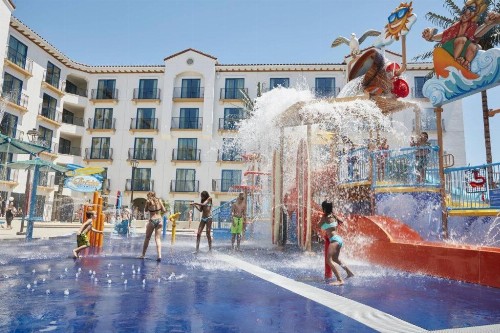 Courtyard by Marriott Anaheim Theme Park Entrance - image 3
