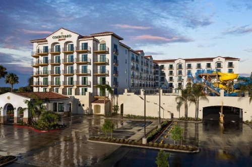 Courtyard by Marriott Anaheim Theme Park Entrance - image 30