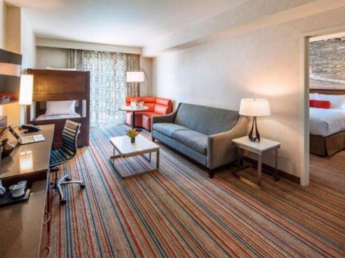 Courtyard by Marriott Anaheim Theme Park Entrance - image 34