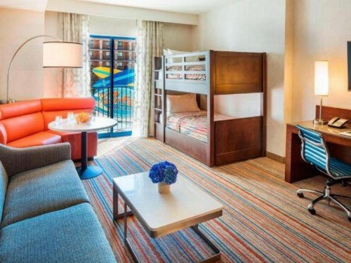 Courtyard by Marriott Anaheim Theme Park Entrance - image 36