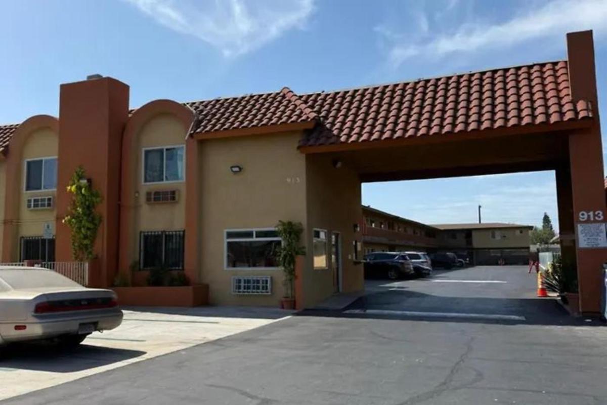 Robinhood Motel - main image