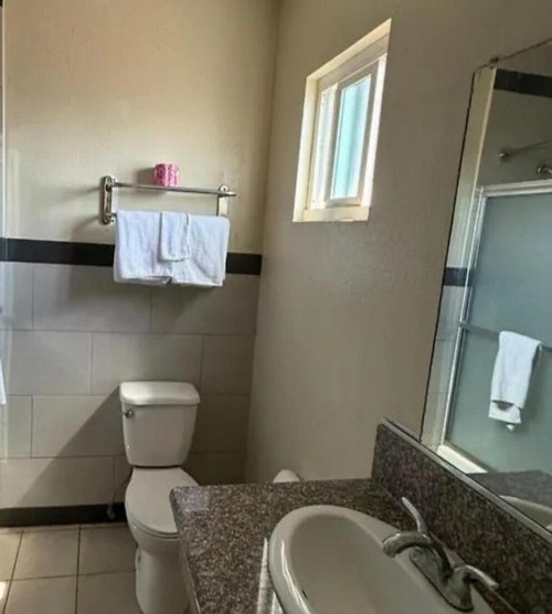 Robinhood Motel - image 24