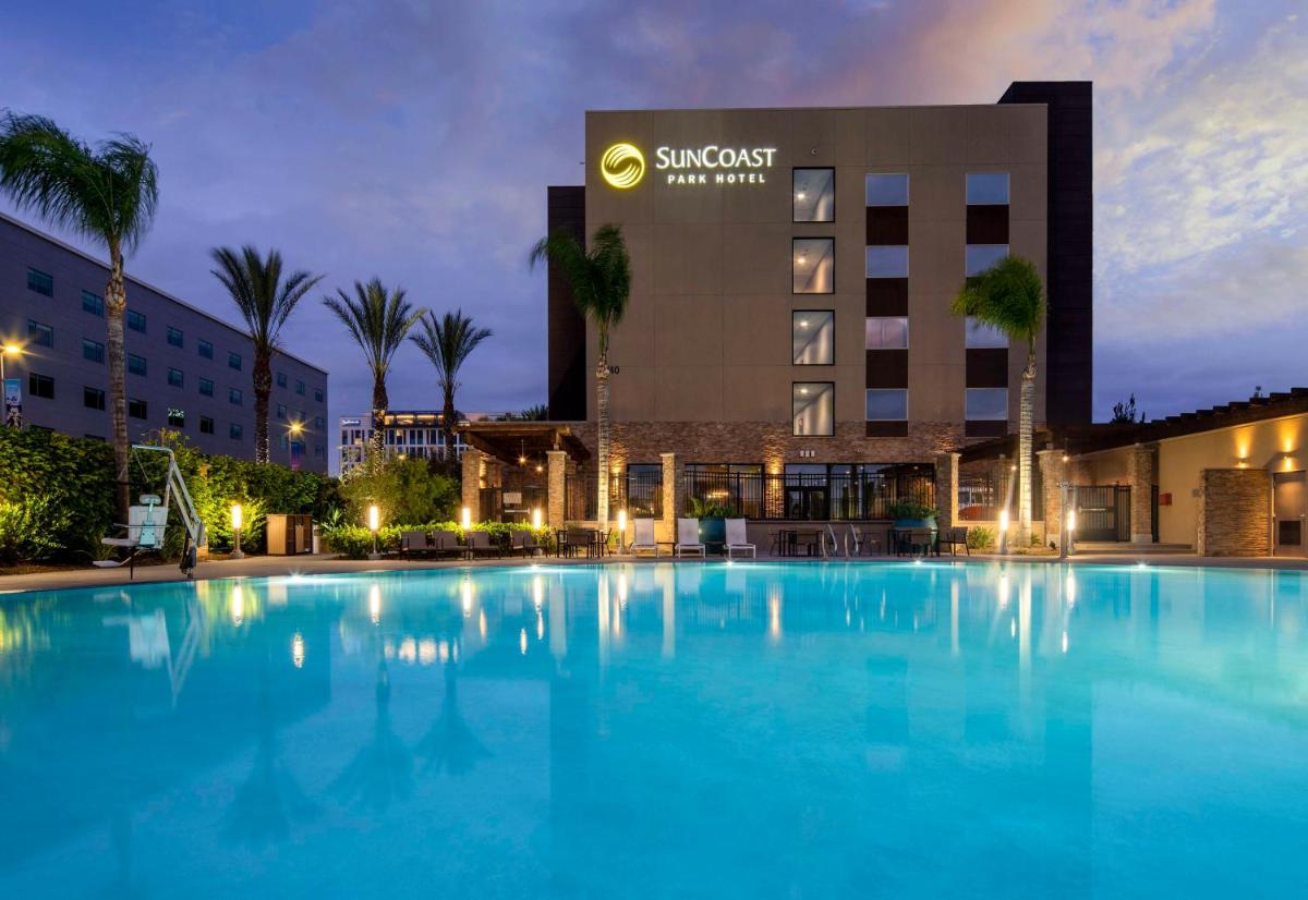 SunCoast Hotel Anaheim Tapestry Collection by Hilton - main image
