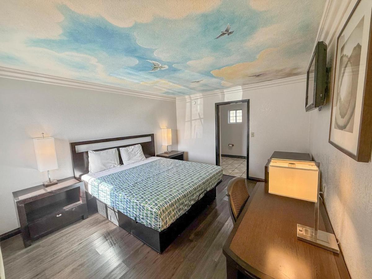 Super 7 Motel - main image