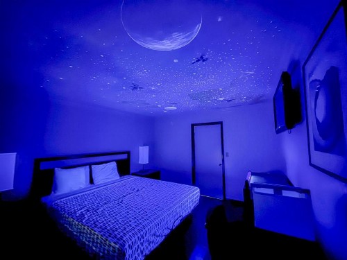 Super 7 Motel - image 7