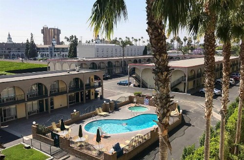 Kings Inn Anaheim at The Park & Convention Center - image 5