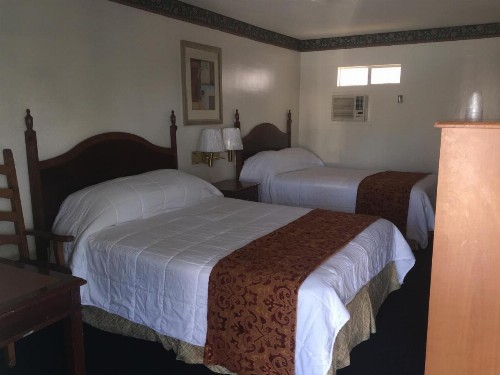 Frontier Motel - image 5