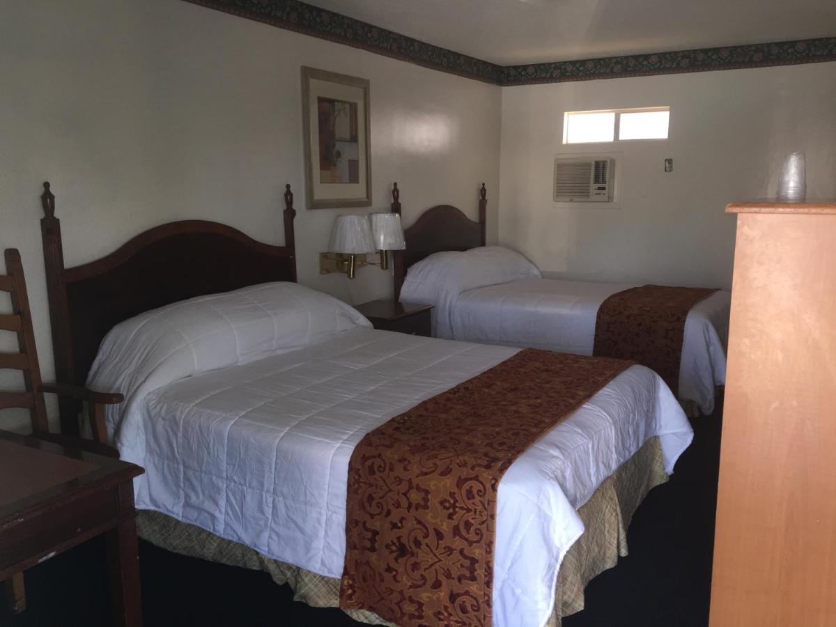 Frontier Motel - image 5