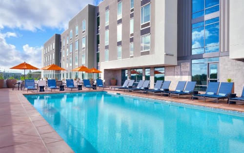 Hampton Inn & Suites Anaheim Resort Convention Center - image 2