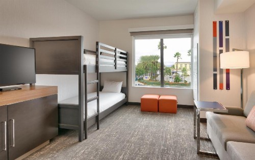 Hampton Inn & Suites Anaheim Resort Convention Center - image 32