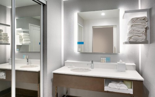 Hampton Inn & Suites Anaheim Resort Convention Center - image 34