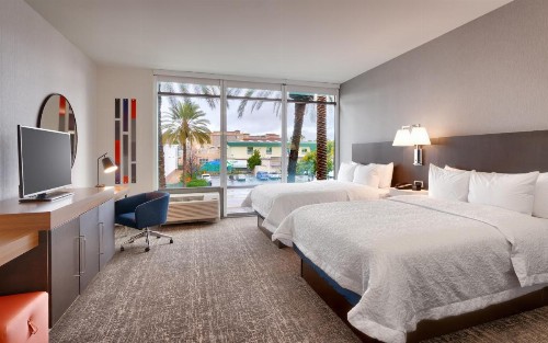 Hampton Inn & Suites Anaheim Resort Convention Center - image 39