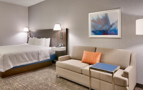 Hampton Inn & Suites Anaheim Resort Convention Center - image 4