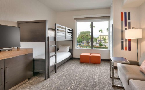 Hampton Inn & Suites Anaheim Resort Convention Center - image 40
