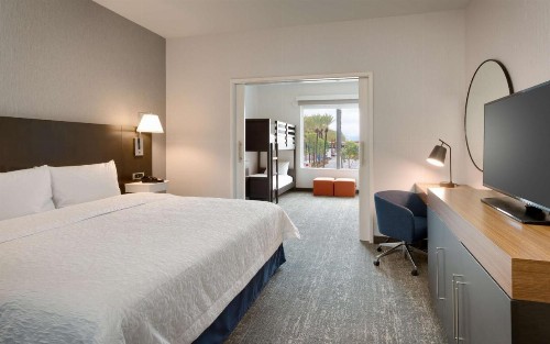 Hampton Inn & Suites Anaheim Resort Convention Center - image 45