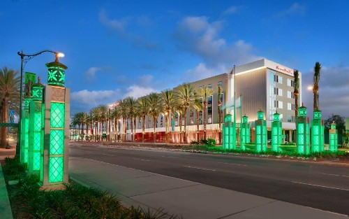 Hampton Inn & Suites Anaheim Resort Convention Center - image 5