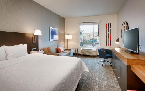 Hampton Inn & Suites Anaheim Resort Convention Center - image 6