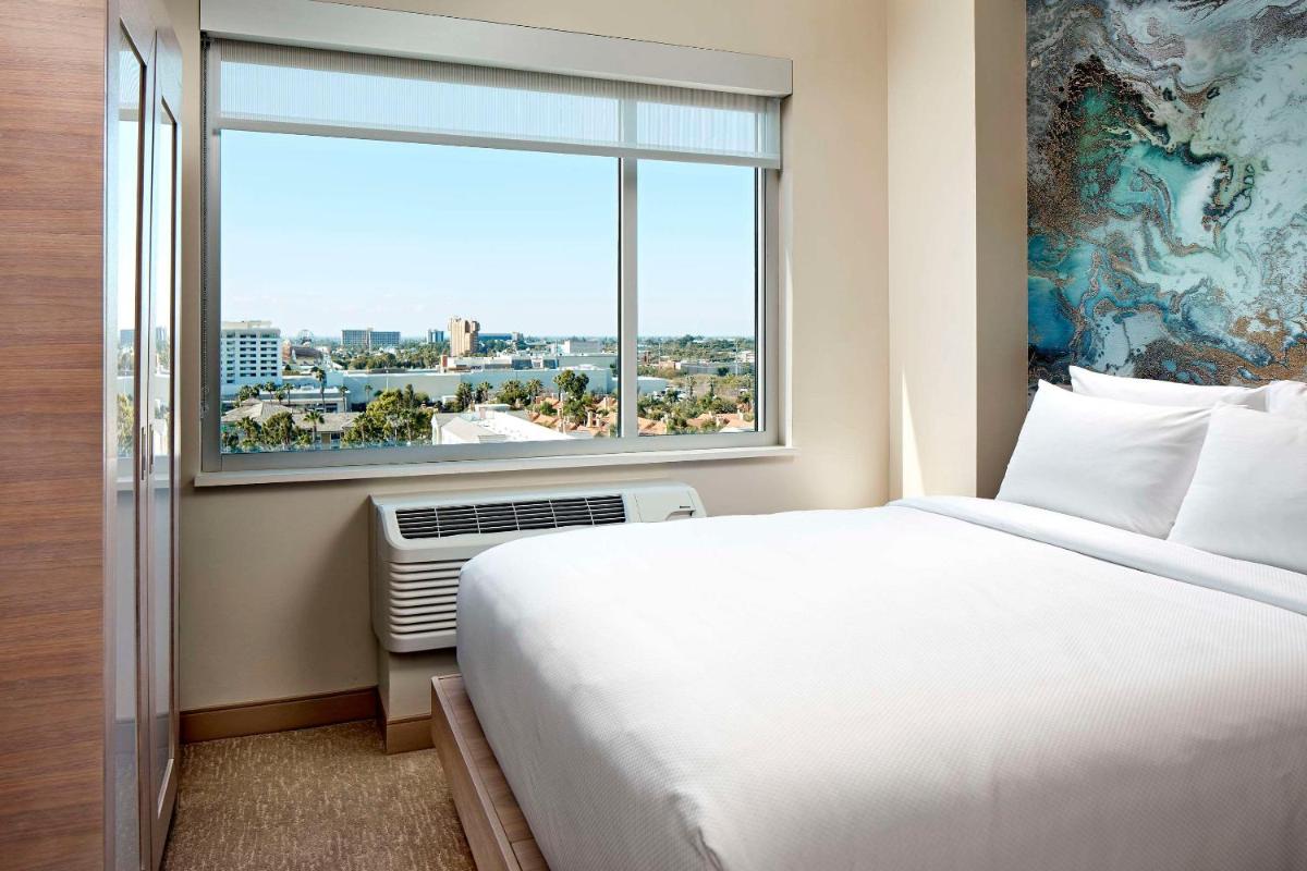 Cambria Hotel Anaheim Resort Area - image 7
