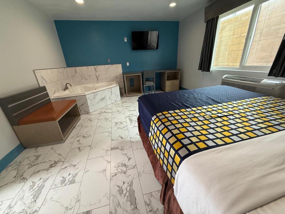 Travel Inn Motel - image 3