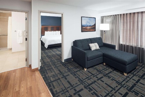 Embassy Suites Anchorage - image 13