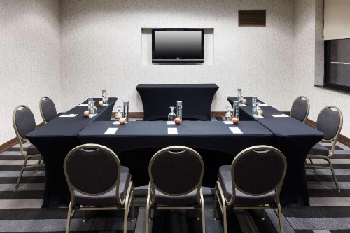 Embassy Suites Anchorage - image 29