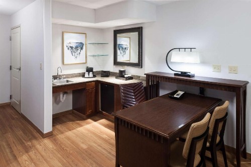 Embassy Suites Anchorage - image 36