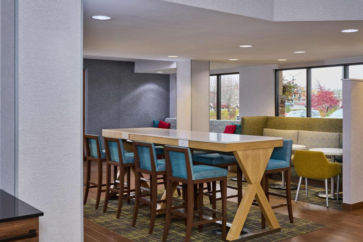 Hampton Inn Anchorage - image 2