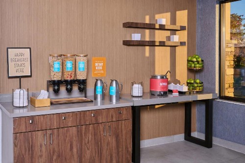 Hampton Inn Anchorage - image 7