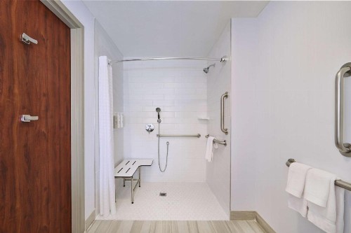 Hilton Garden Inn Anchorage - image 12