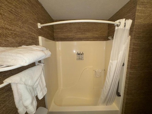 Holiday Inn Express Anchorage an IHG Hotel - image 24
