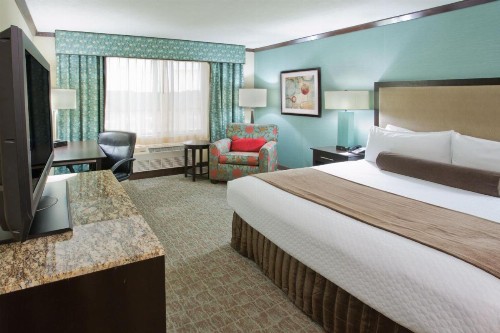 Crowne Plaza Anchorage-Midtown an IHG Hotel - image 10