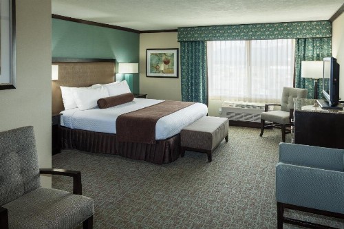 Crowne Plaza Anchorage-Midtown an IHG Hotel - image 11