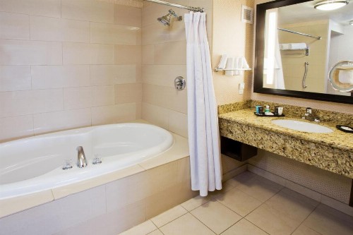Crowne Plaza Anchorage-Midtown an IHG Hotel - image 7