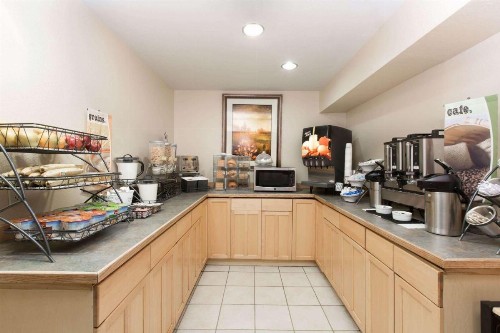 Microtel Inn & Suites Anchorage - image 10