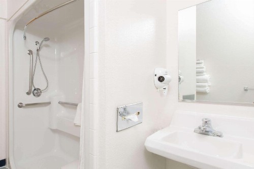 Microtel Inn & Suites Anchorage - image 11