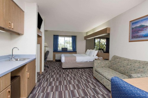Microtel Inn & Suites Anchorage - image 2