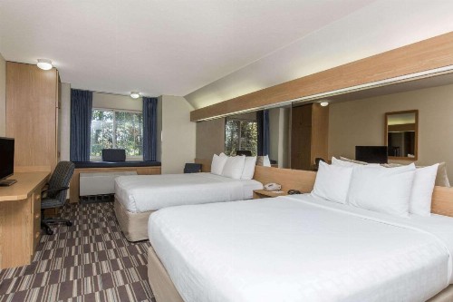 Microtel Inn & Suites Anchorage - image 7