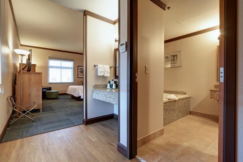 Dimond Center Hotel - image 19