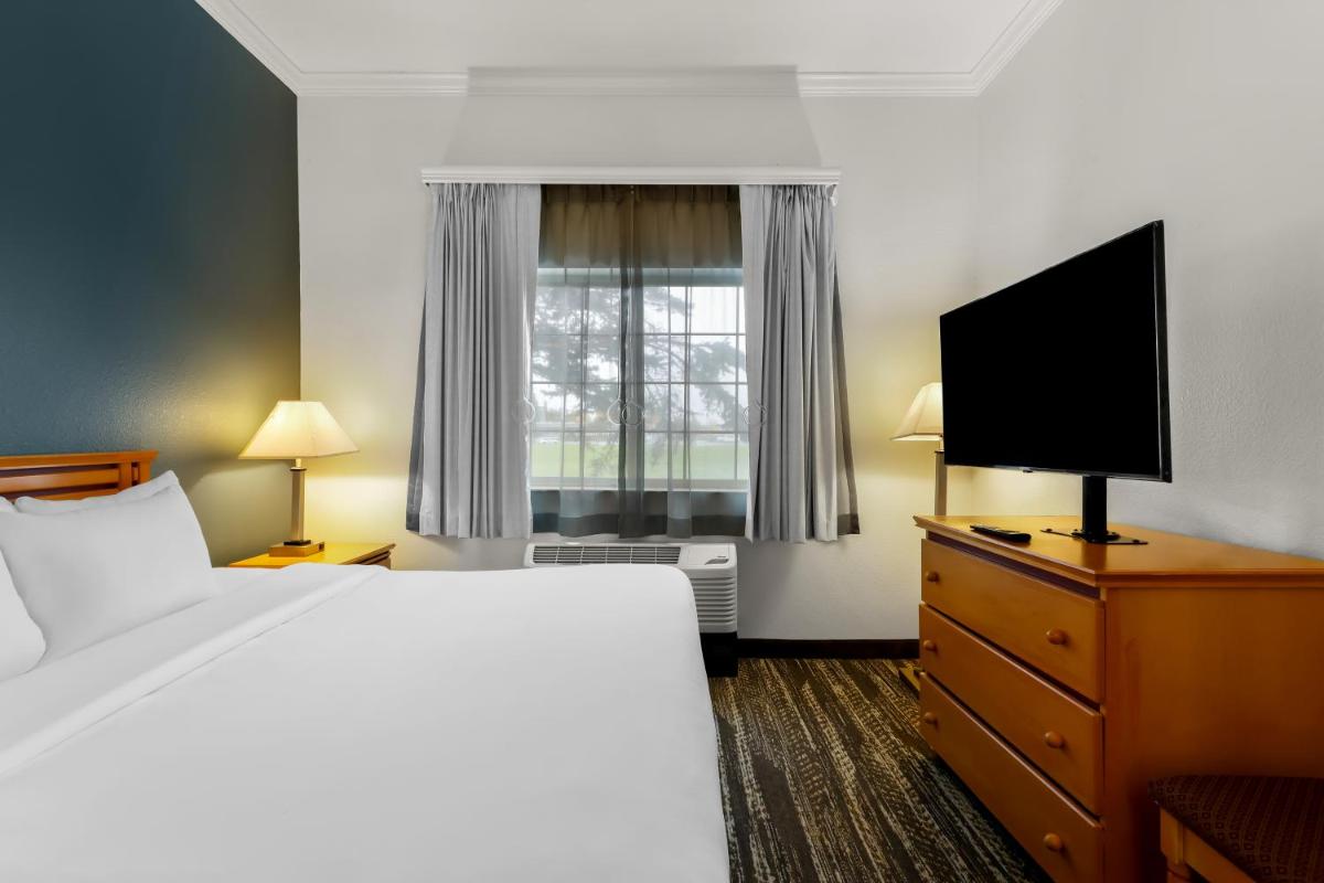 Clarion Suites Downtown Anchorage - image 2