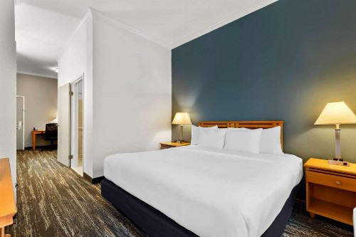 Clarion Suites Downtown Anchorage - image 26