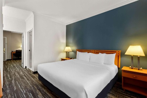 Clarion Suites Downtown Anchorage - image 27
