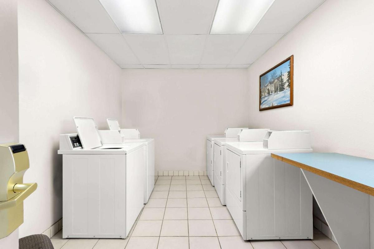 Clarion Suites Downtown Anchorage - image 5