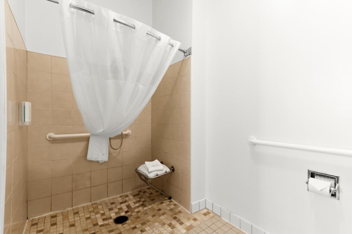 Clarion Suites Downtown Anchorage - image 7