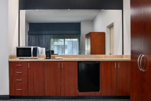 Courtyard by Marriott Anchorage Airport - image 22