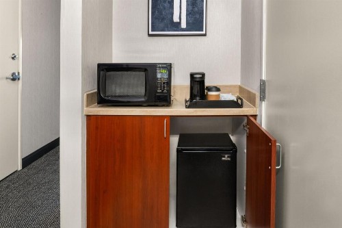 Courtyard by Marriott Anchorage Airport - image 24